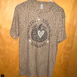New leopard thankful grateful blessed tee M